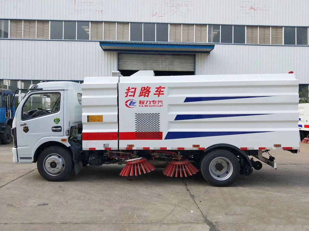 東風(fēng)多利卡D7掃路車(chē)