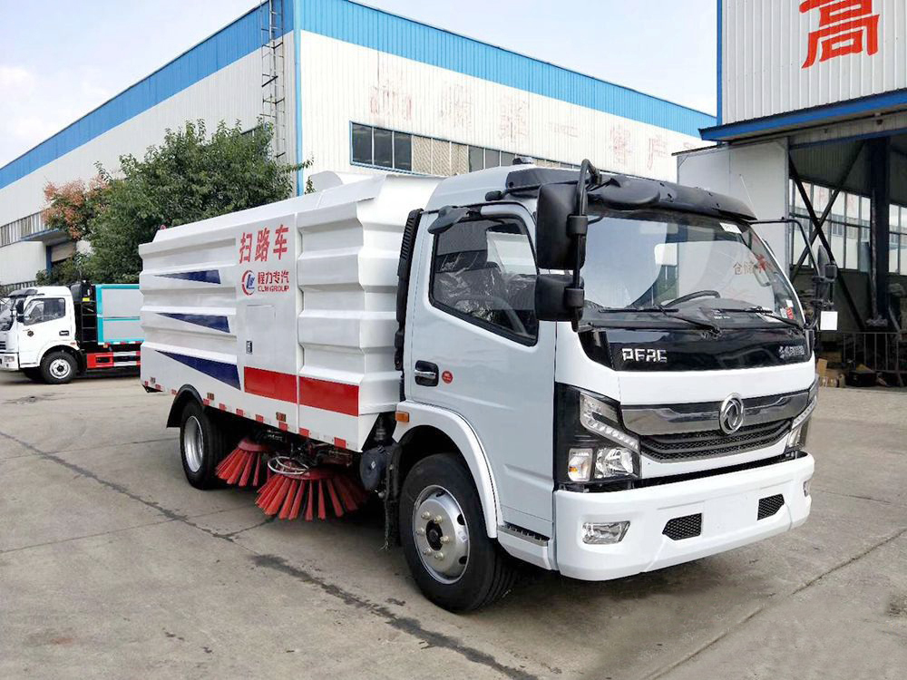 東風(fēng)多利卡D7掃路車(chē)