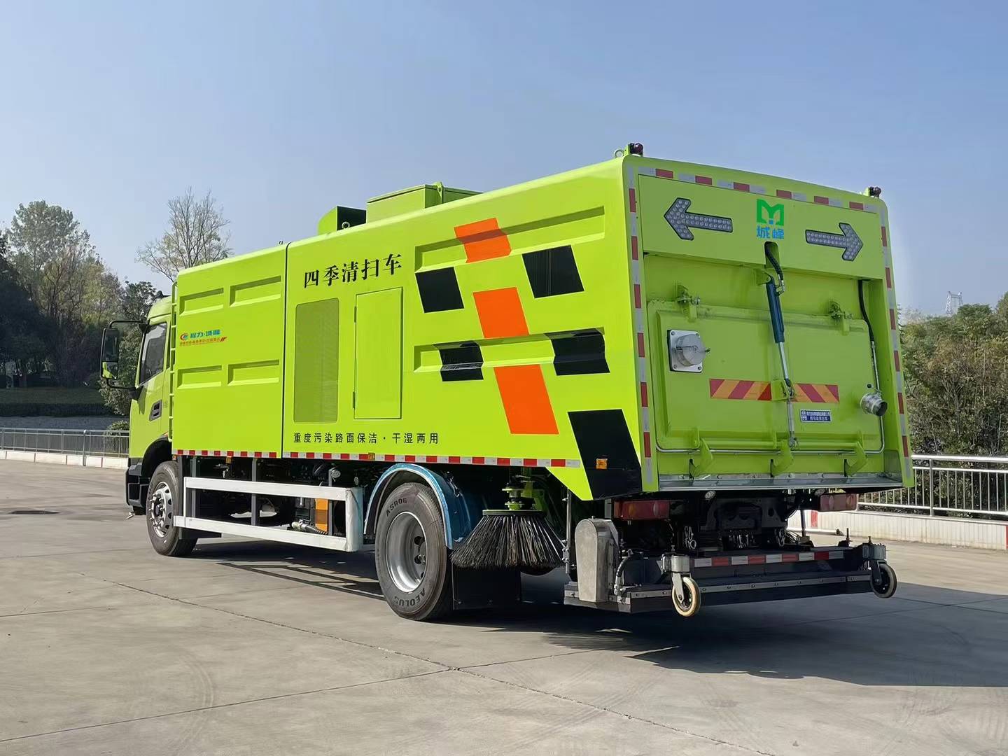 東風(fēng)天錦18T純電動重污染四季清掃車