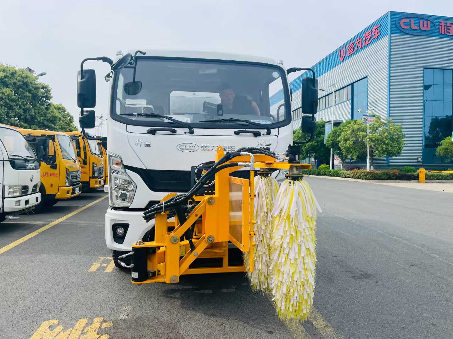 陜汽軒德X9護欄清洗車