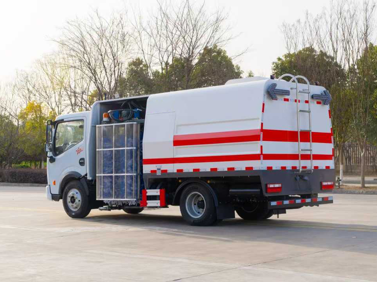 東風多利卡護欄清洗車